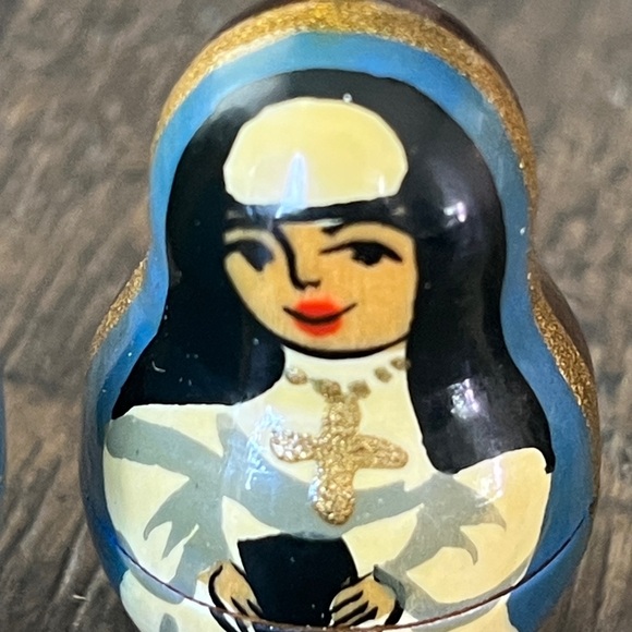 Matryoshka Russian Vintage Nun Set 1998 Signed-Set of 5 - Picture 13 of 16